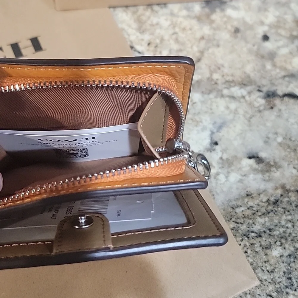 COACH NWT SNAP WALLET